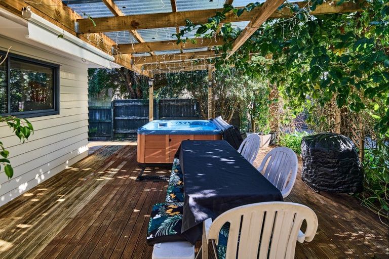 Photo of property in 1a Peel Place, Wainuiomata, Lower Hutt, 5014