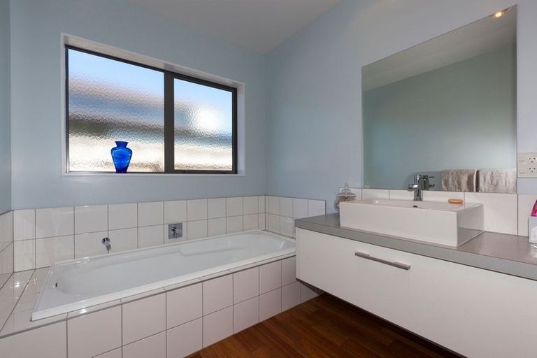 Photo of property in 26 Bluewater Place, Paraparaumu, 5032