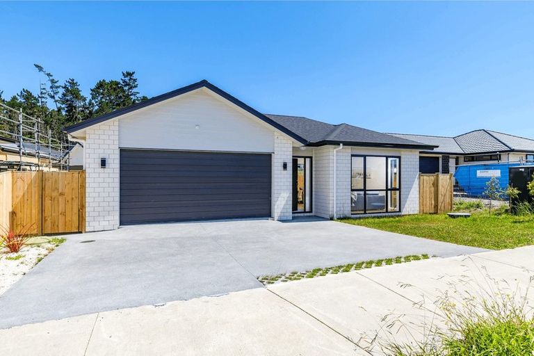 Photo of property in 4 Konoba Avenue, Kumeu, 0810