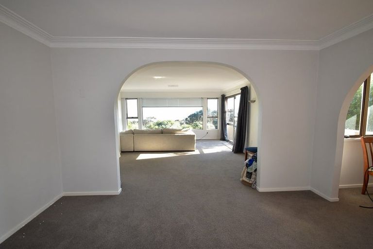 Photo of property in 24 Domain Crescent, Muriwai, Waimauku, 0881
