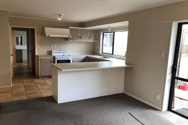 Photo of property in 32 Sunnyview Avenue, Shelly Park, Auckland, 2014