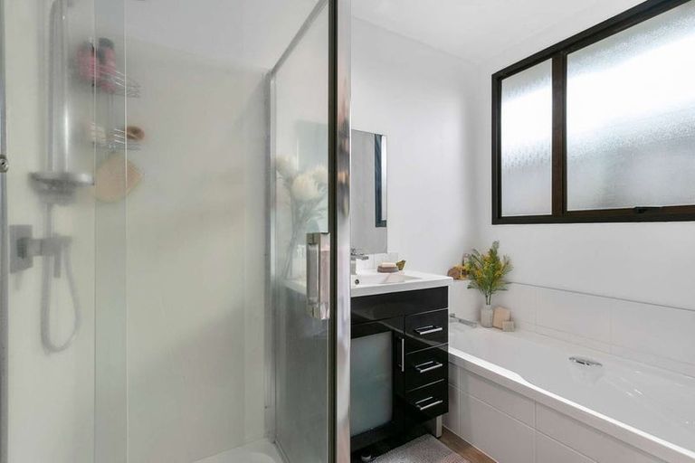 Photo of property in 1/26 Kamara Road, Glen Eden, Auckland, 0602