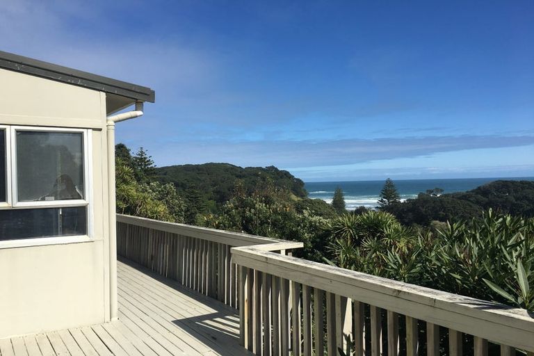 Photo of property in 25 Domain Crescent, Muriwai, Waimauku, 0881