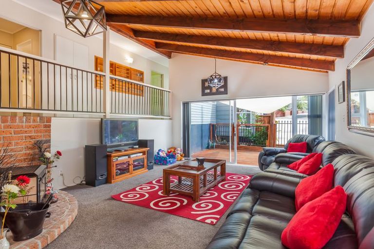 Photo of property in 9 Karapiti Place, Glen Eden, Auckland, 0602