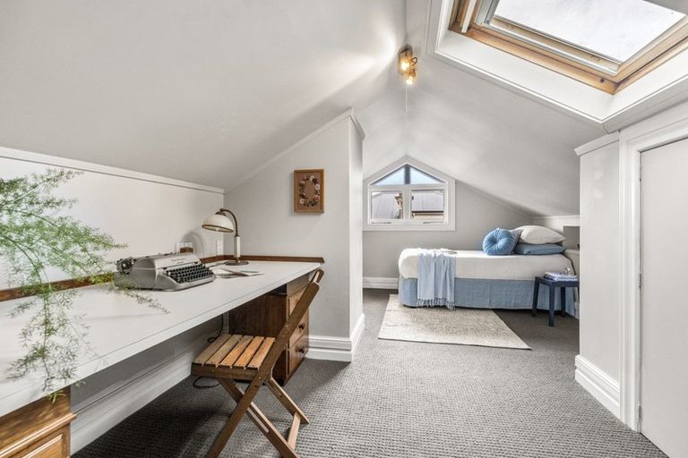 Photo of property in 1 Oxford Terrace, Devonport, Auckland, 0624