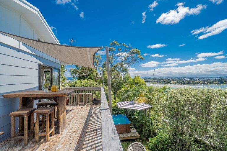 Photo of property in 2/35 Dakota Avenue, Beach Haven, Auckland, 0626