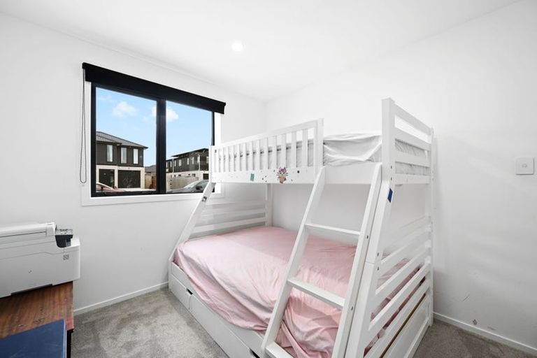 Photo of property in 5/147c Carlisle Road, Northcross, Auckland, 0632