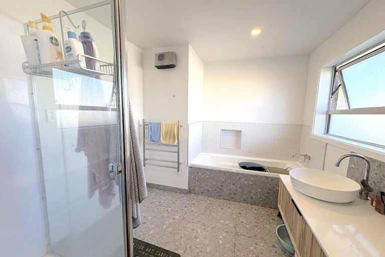 Photo of property in 28 Appleby Crescent, Burnside, Christchurch, 8053