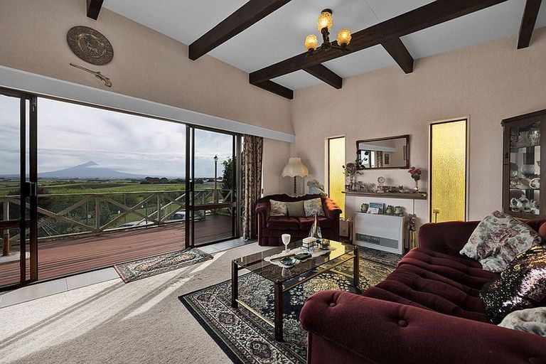 Photo of property in 10 Green Lane, Hawera, 4610