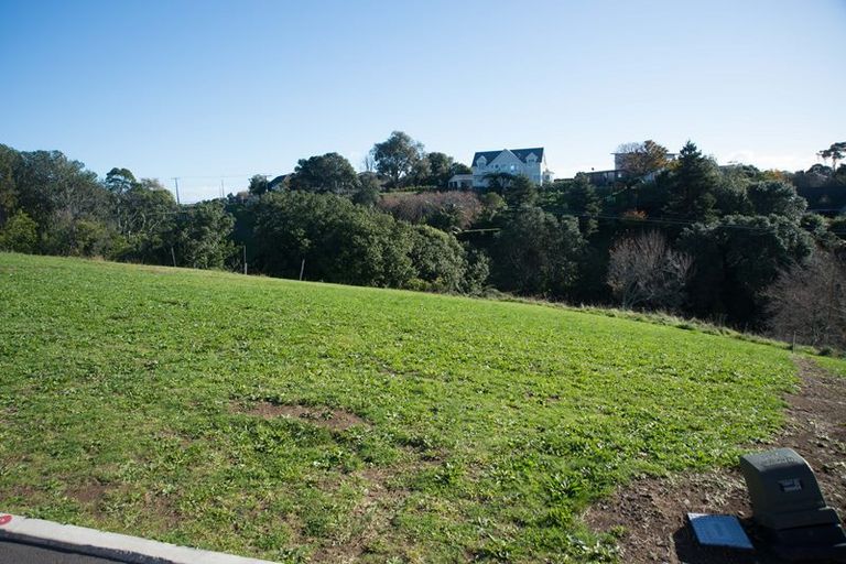 Photo of property in 5 Kapurau Lane, Merrilands, New Plymouth, 4312