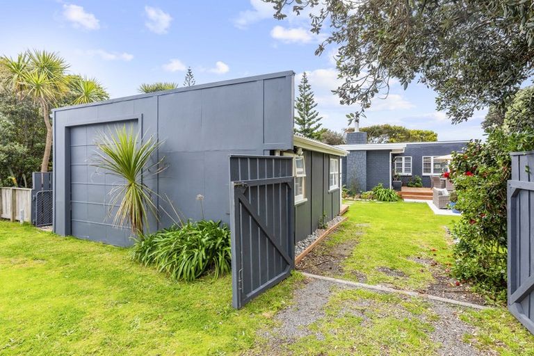 Photo of property in 14 Toi Street, Otaki Beach, Otaki, 5512