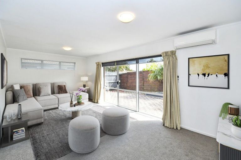 Photo of property in 2/15 East Street, Papakura, 2110