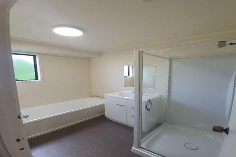 Photo of property in 20 Chislehurst Street, Henderson, Auckland, 0612