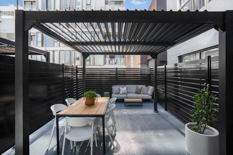 Photo of property in 1/11 Courtenay Place, Te Aro, Wellington, 6011