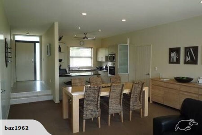 Photo of property in 1/40 Scarlet Oak Drive, Schnapper Rock, Auckland, 0632