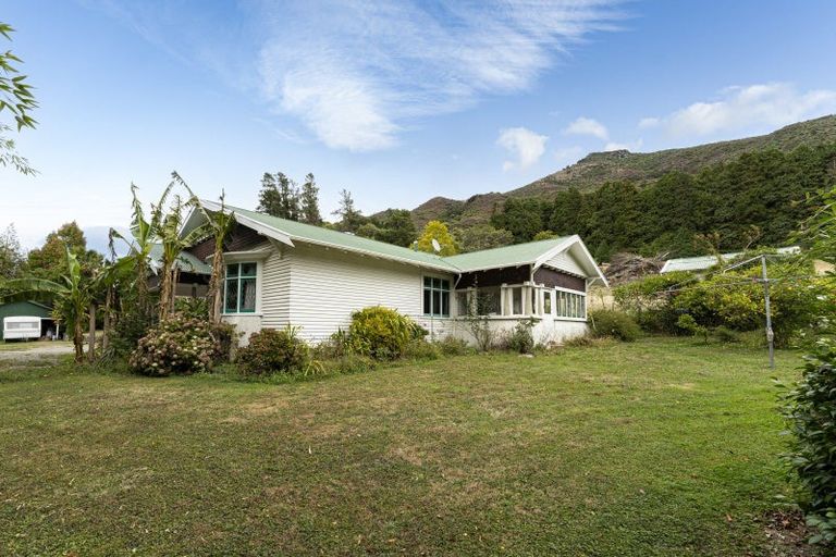 Photo of property in 9 Main Road, Havelock, 7100