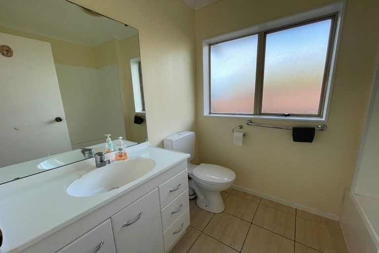 Photo of property in 43 Sandwick Drive, Weymouth, Auckland, 2103