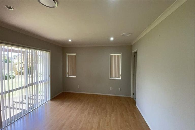 Photo of property in 18 Corrofin Drive, East Tamaki, Auckland, 2013