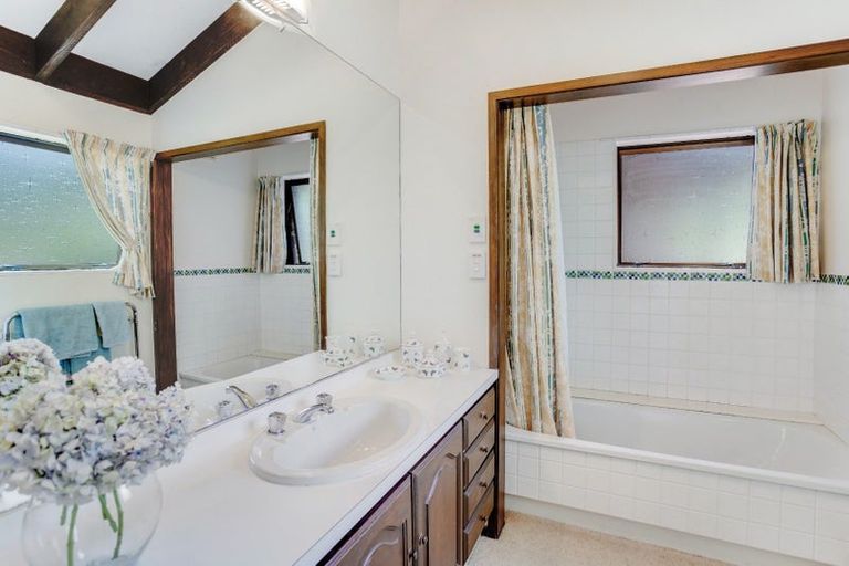 Photo of property in 22 Gilbert Mair Rise, Russell, 0272