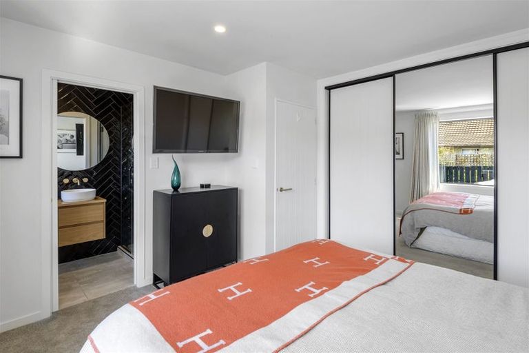 Photo of property in 2/74a Jeffreys Road, Fendalton, Christchurch, 8052