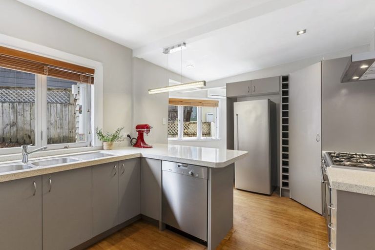 Photo of property in 1/47 Lyons Avenue, Murrays Bay, Auckland, 0630