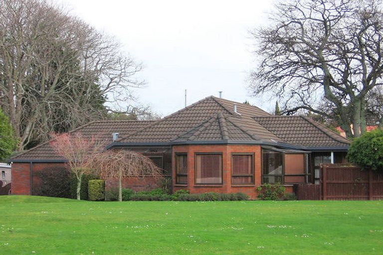 Photo of property in 21 Caccia Birch Lane, Hokowhitu, Palmerston North, 4410