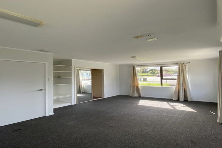 Photo of property in 17 Montego Place, Weymouth, Auckland, 2103