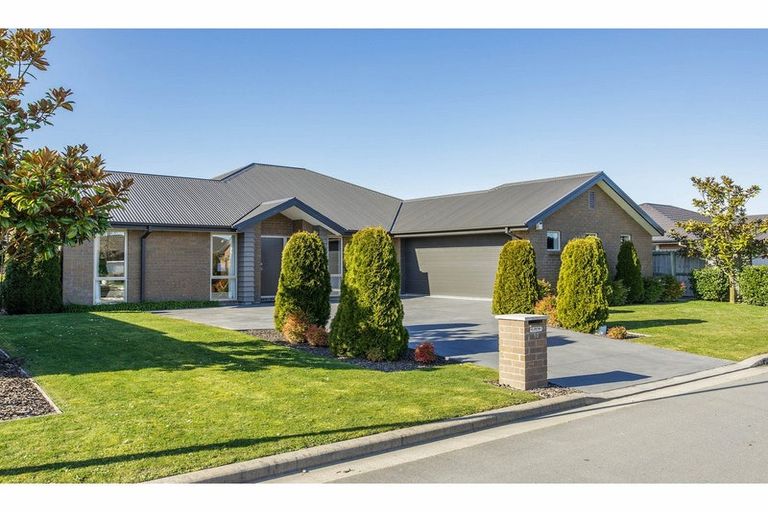 Photo of property in 10 Oakdene Place, Halswell, Christchurch, 8025