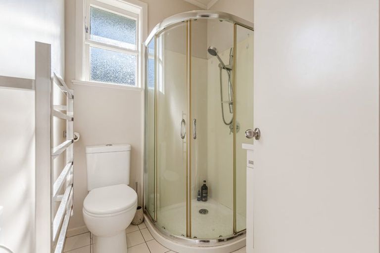 Photo of property in 49a Matipo Road, Te Atatu Peninsula, Auckland, 0610