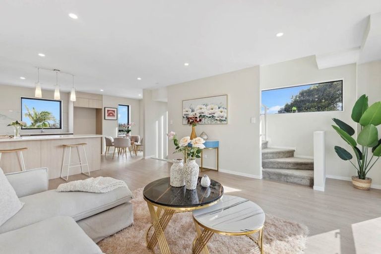 Photo of property in 24d Wayne Drive, Mangere, Auckland, 2022