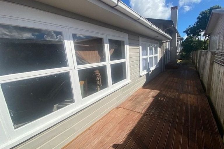 Photo of property in 118a Hutchinson Avenue, New Lynn, Auckland, 0600