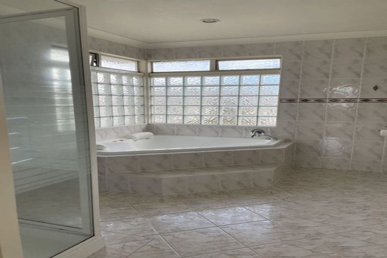 Photo of property in 6 Nathan Close, Somerville, Auckland, 2014