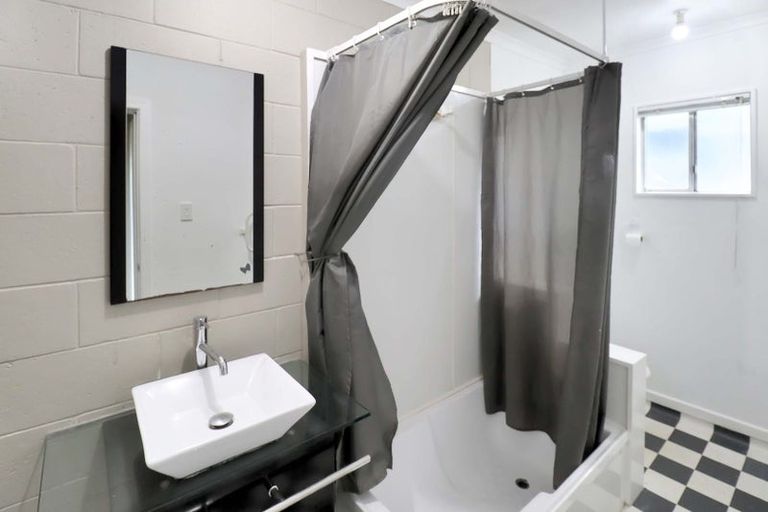 Photo of property in 23a Brooker Grove, Newlands, Wellington, 6037