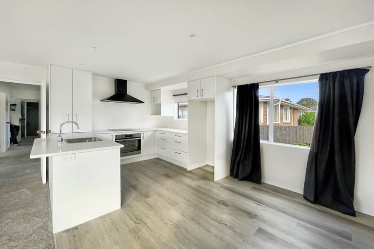 Photo of property in 1/12 Brookfield Road, Te Atatu Peninsula, Auckland, 0610