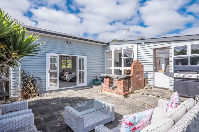 Photo of property in 53 Tiromoana Road, Raumati South, Paraparaumu, 5032