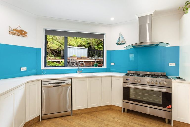 Photo of property in 24 Donald Place, Stillwater, Silverdale, 0993