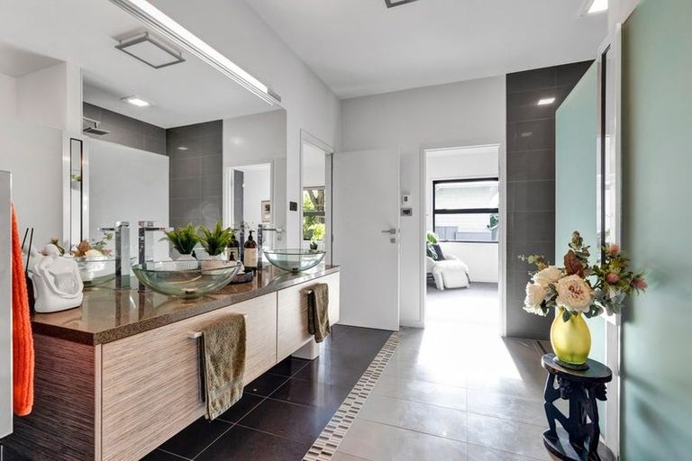 Photo of property in 208 Powderham Street, New Plymouth, 4310