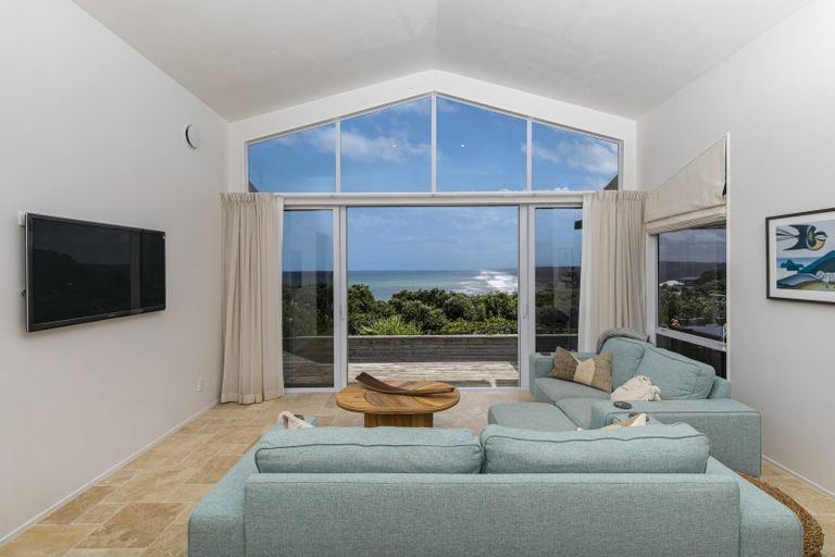Photo of property in 77 Waitea Road, Muriwai, 0881