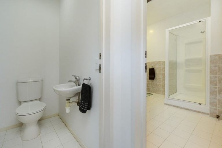 Photo of property in Maddison Apartments, 2/6c Queen Street, Palmerston North, 4410