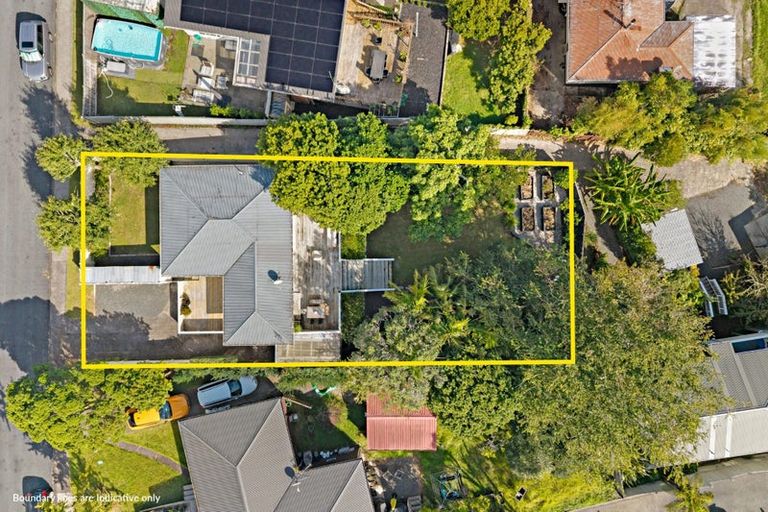 Photo of property in 40 Paragon Avenue, Beach Haven, Auckland, 0626