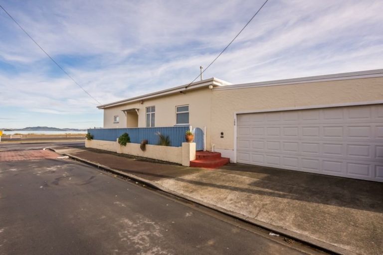 Photo of property in 155 The Esplanade, Petone, Lower Hutt, 5012