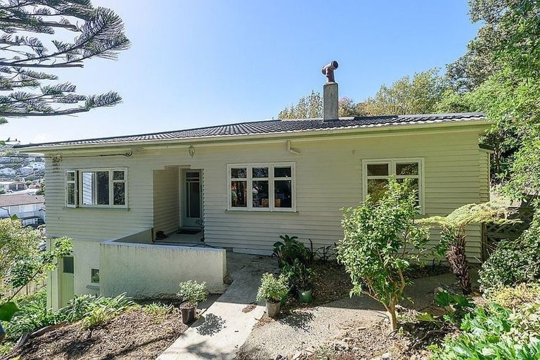 Photo of property in 33 Bentinck Avenue, Strathmore Park, Wellington, 6022