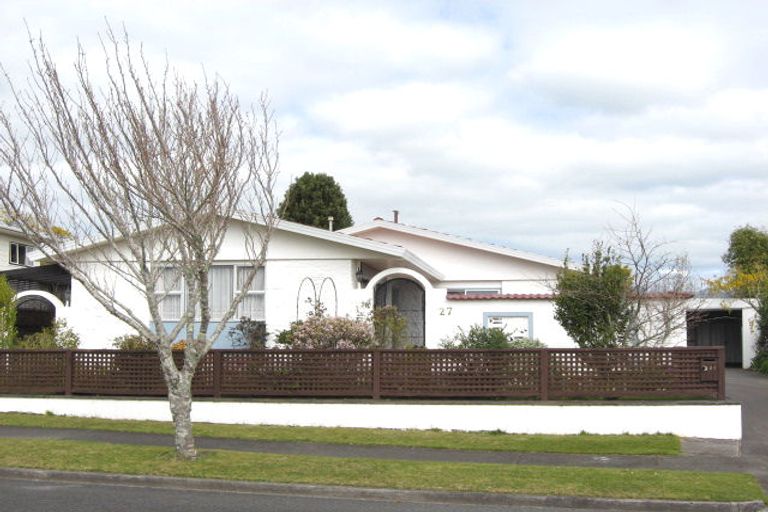 Photo of property in 27 Truby King Street, Merrilands, New Plymouth, 4312