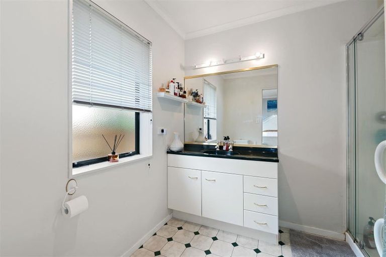 Photo of property in 4 Mccahon Drive, Pukehangi, Rotorua, 3015