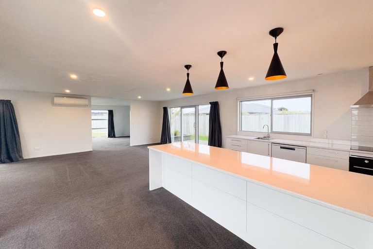 Photo of property in 20 Sequoia Way, Rangiora, 7400