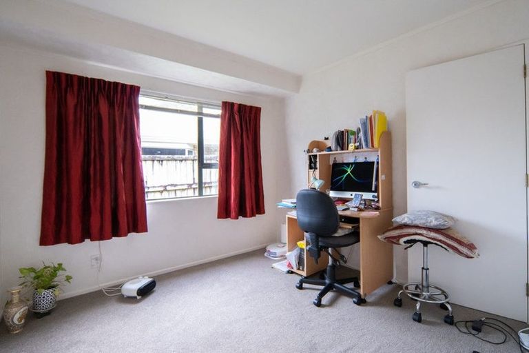 Photo of property in 35 Hastings Place, Hamilton Lake, Hamilton, 3204