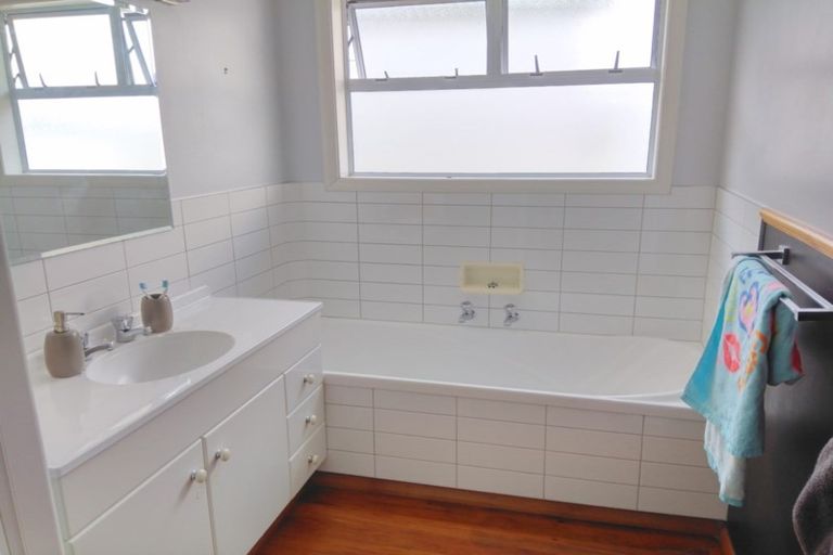 Photo of property in 3a Waimea Street, Westown, New Plymouth, 4310