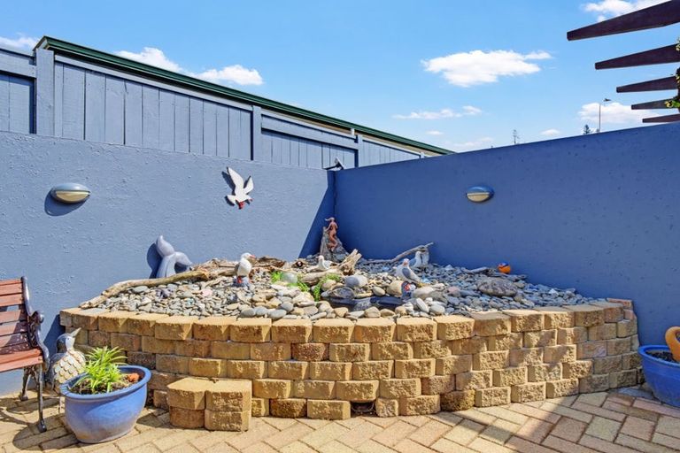 Photo of property in 15 Edward Payton Grove, Pukehangi, Rotorua, 3015