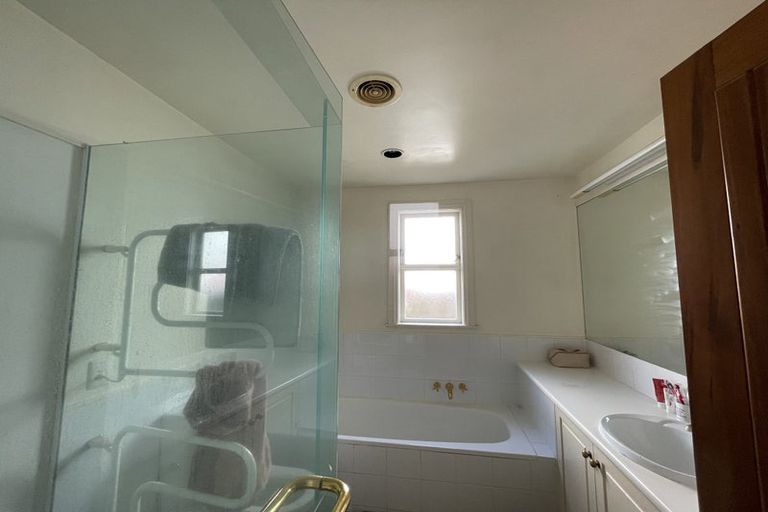 Photo of property in 16 Talavera Terrace, Kelburn, Wellington, 6012