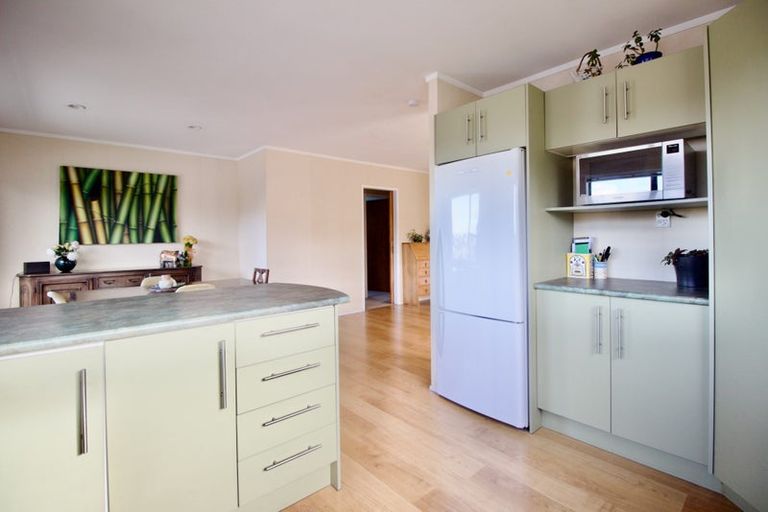 Photo of property in 2/48 Becroft Drive, Forrest Hill, Auckland, 0620